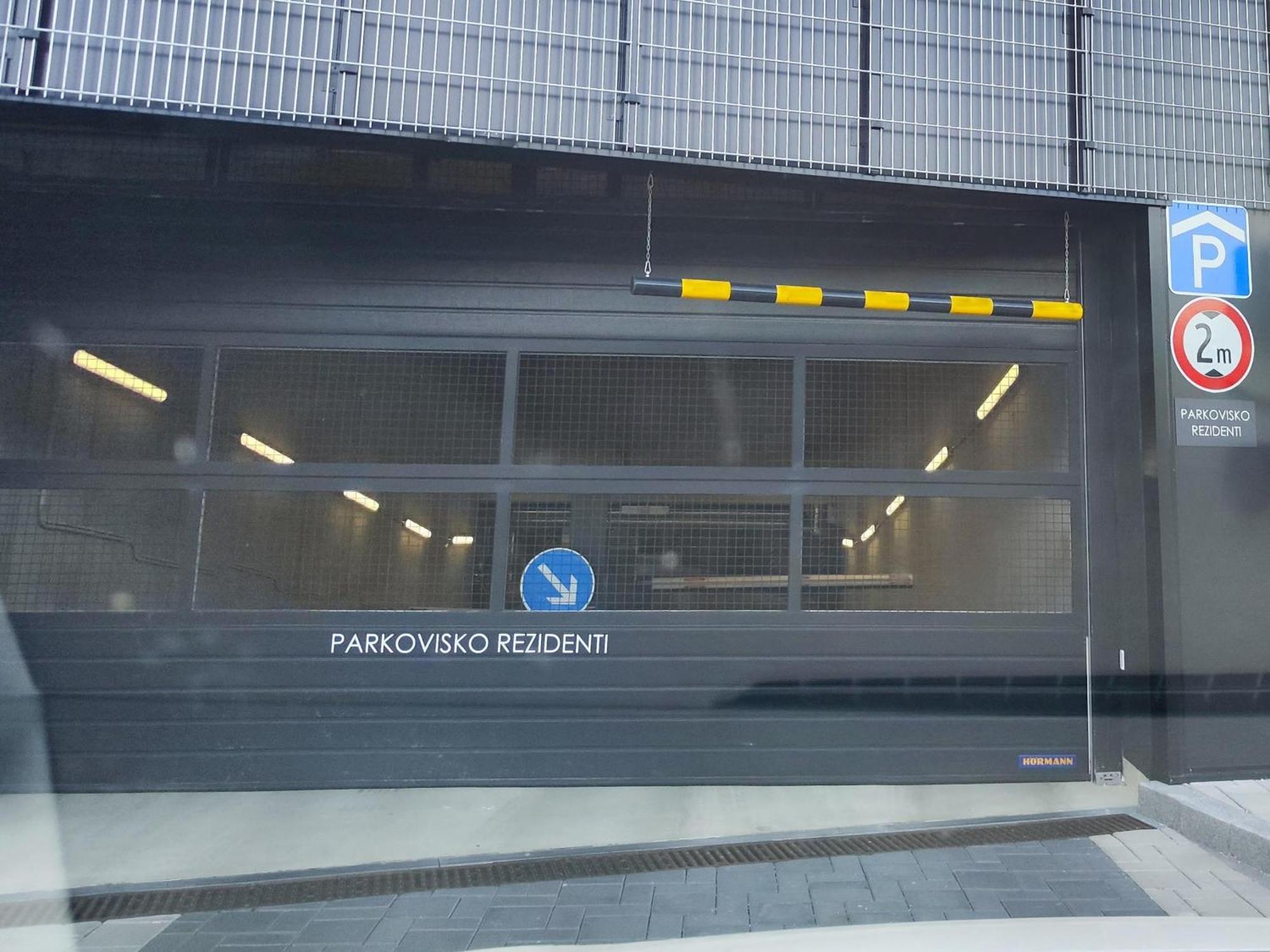 Yarn - Brand New - Free Parking - Balcony With City View - Central Shopping Mall ブラチスラヴァ エクステリア 写真